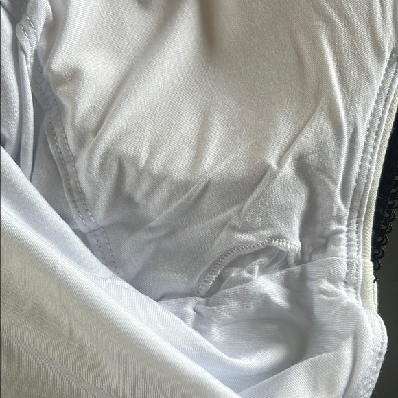 🎁OGL Off-White Fitted Camisole with Black Bow Accent Straps🎁 - Picture 7 of 7